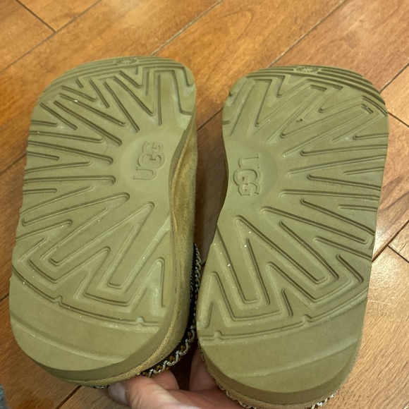 Ugg Tasman in Chestnut - Picture 5 of 5